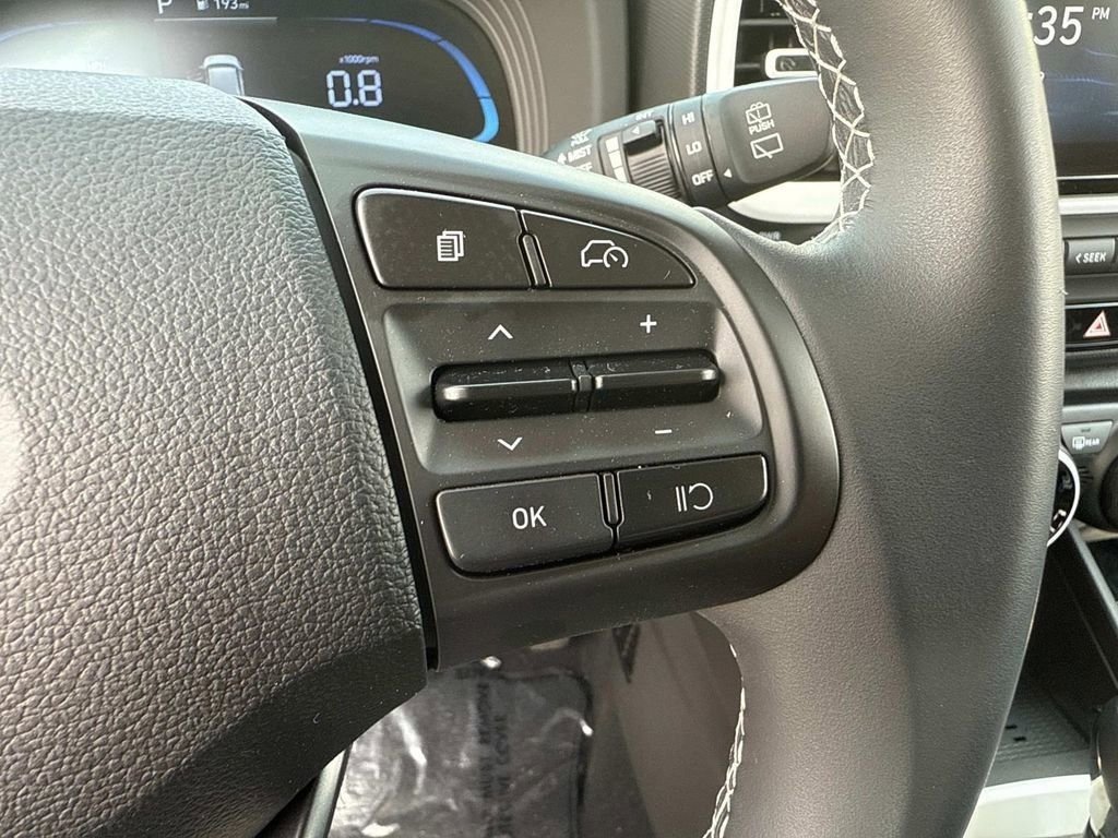 Used 2024 Hyundai Venue Limited FWD image 17