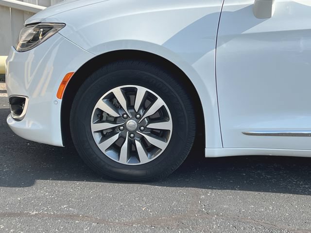 Used 2020 Chrysler Pacifica Touring-L Plus w/ Advanced Safetytec Group FWD image 31
