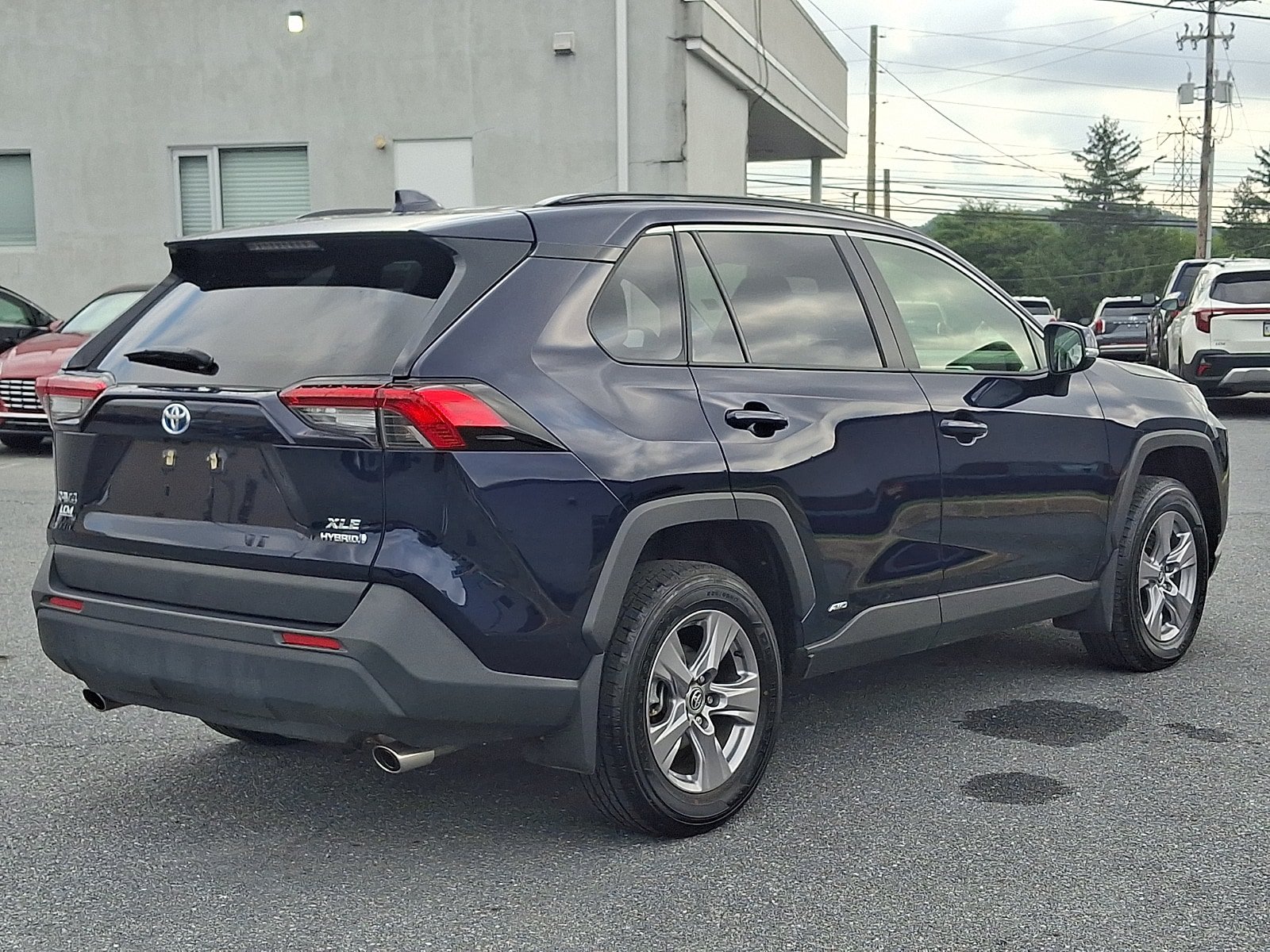 Used 2023 Toyota RAV4 XLE w/ Convenience Package AWD/4WD image 5