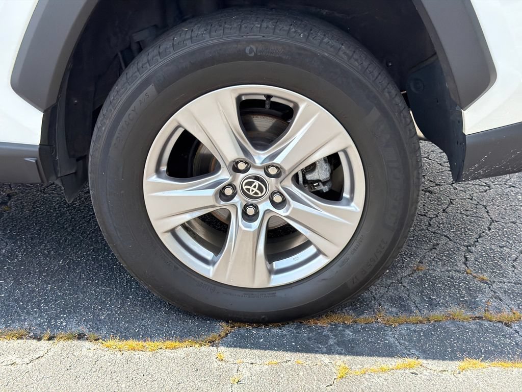 Used 2022 Toyota RAV4 XLE w/ Convenience Package AWD/4WD image 21