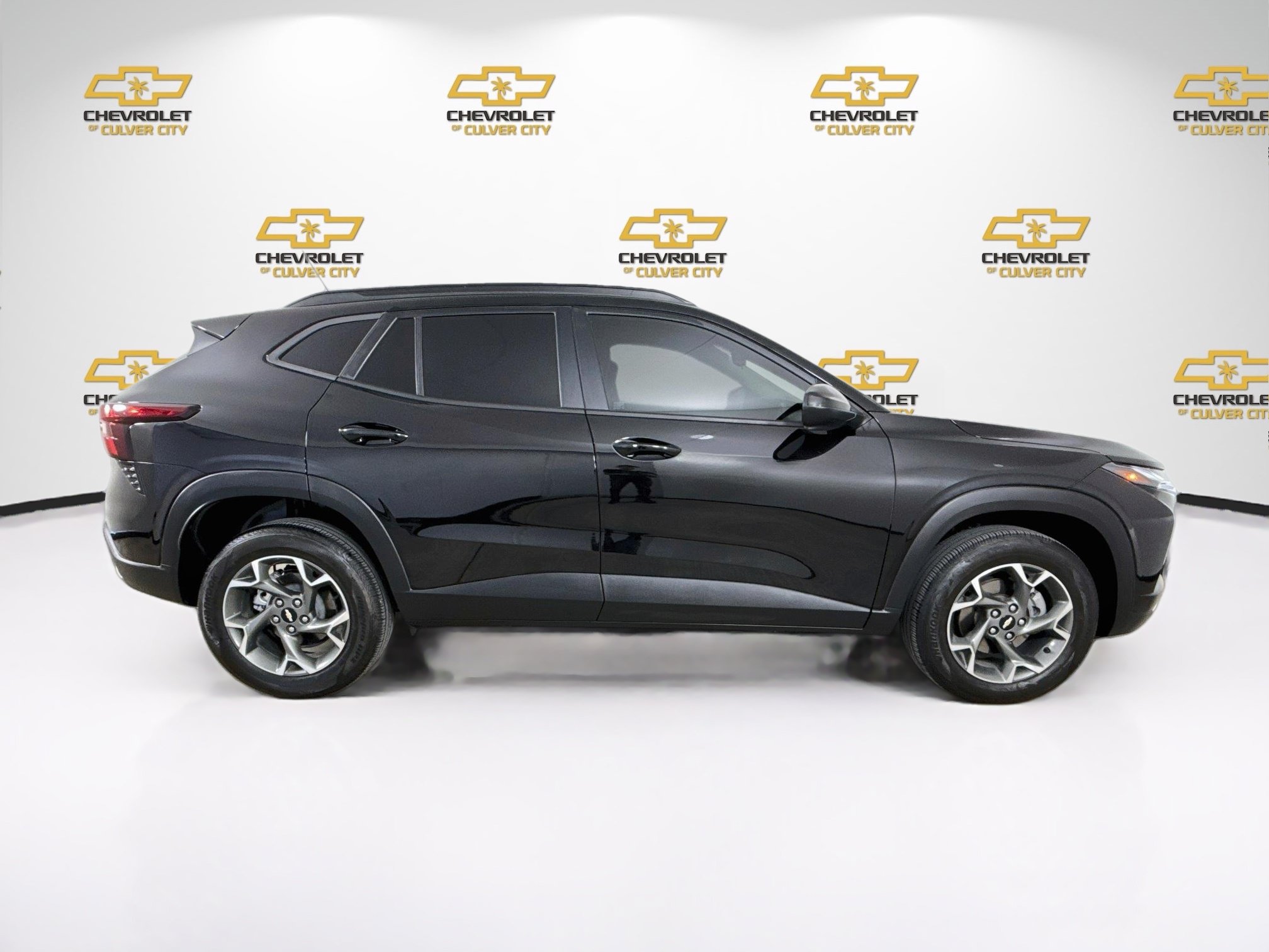 Used 2025 Chevrolet Trax LT w/ Driver Confidence Package FWD image 9