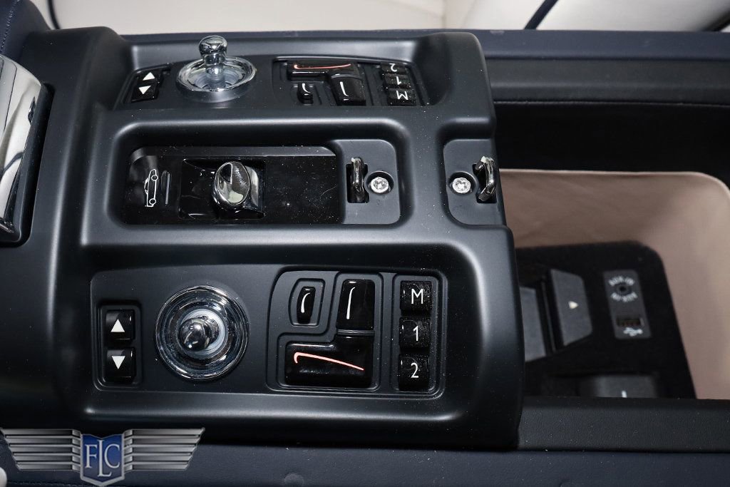 Used 2017 Rolls-Royce Phantom Drophead Coupe image 23