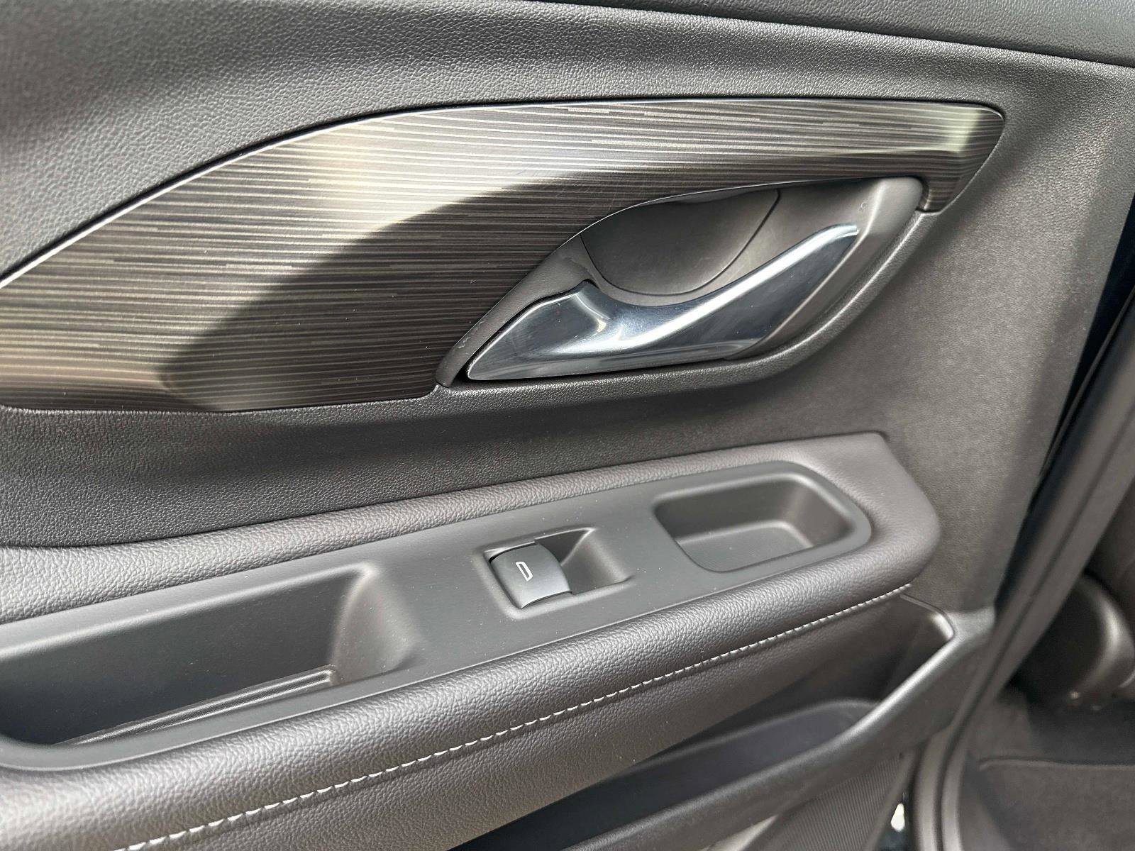 Used 2022 GMC Terrain SLE w/ Driver Convenience Package image 12