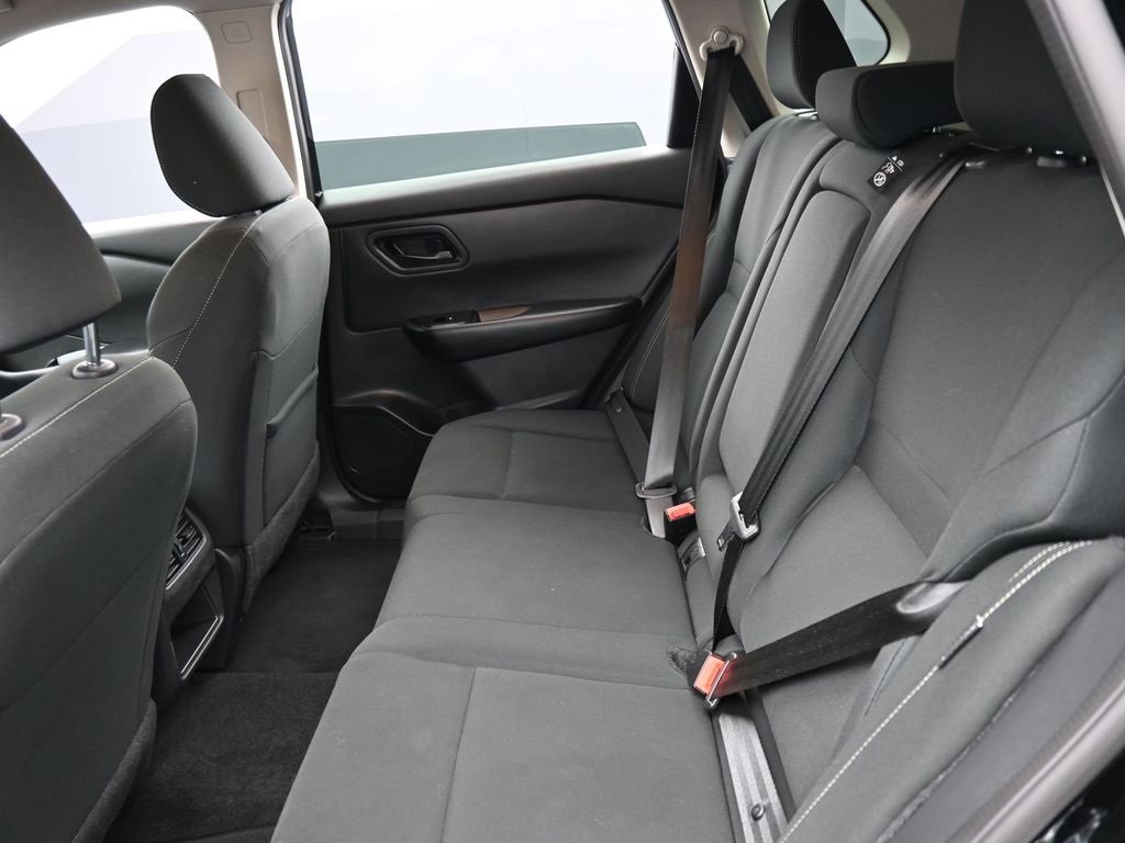 Used 2025 Nissan Rogue S image 12