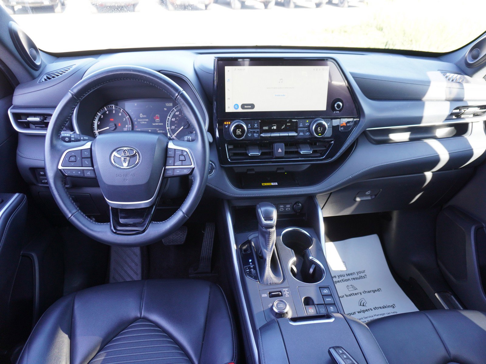 Used 2023 Toyota Highlander XSE image 2