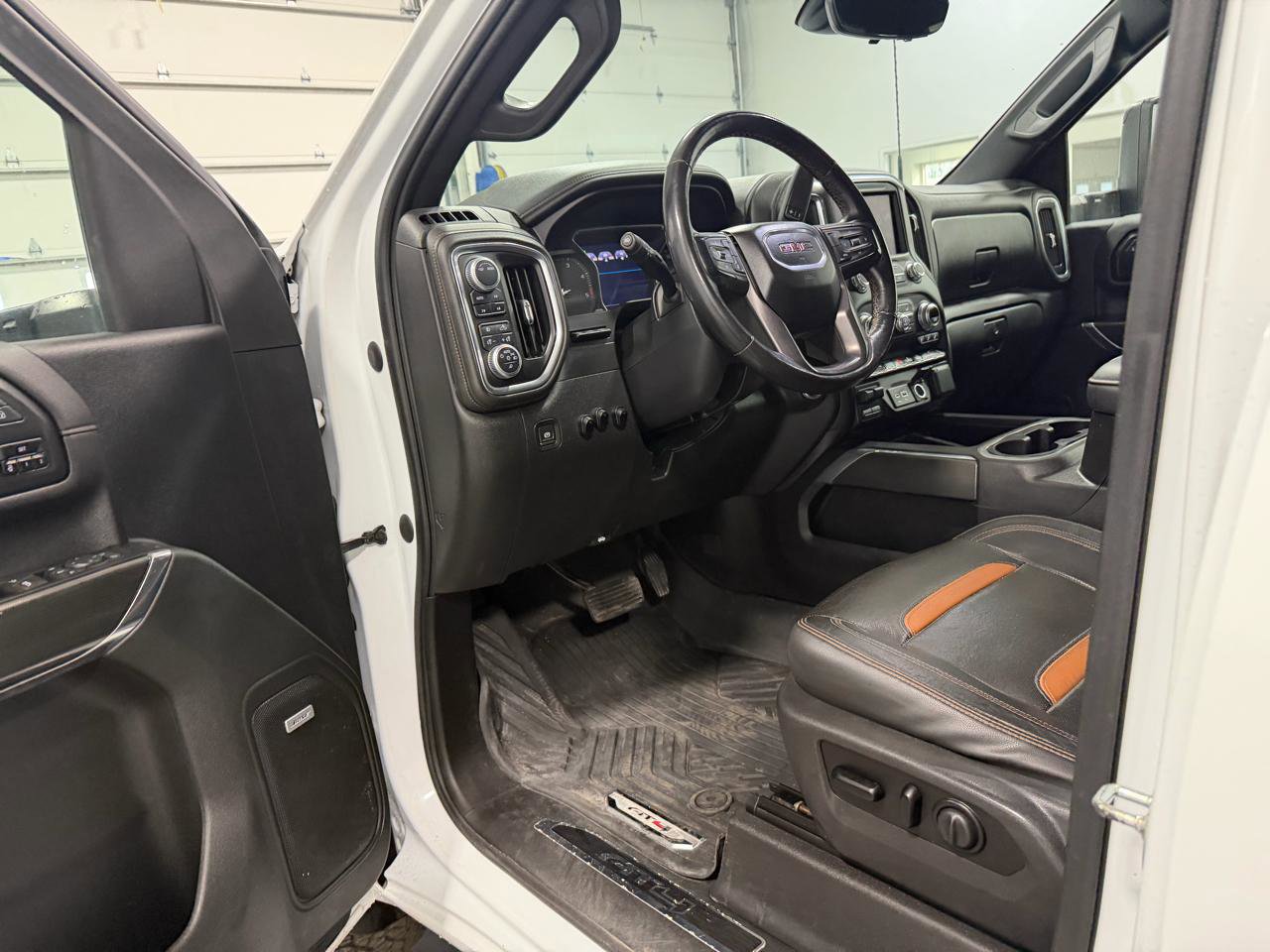 Used 2020 GMC Sierra 3500 AT4 w/ AT4 Premium Package AWD/4WD image 20