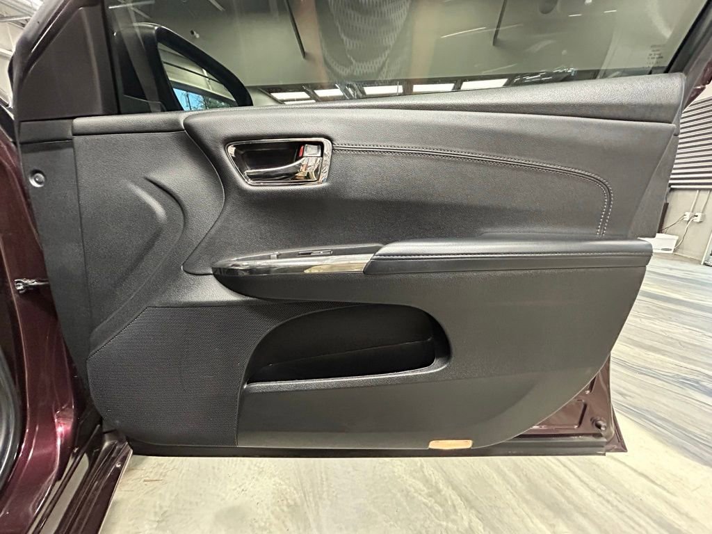 Used 2018 Toyota Avalon XLE image 37