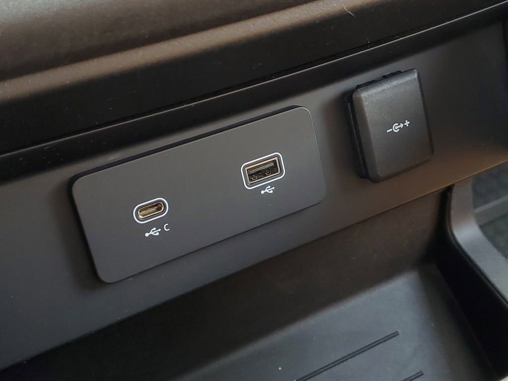 Used 2023 Land Rover Defender 110 V8 image 29