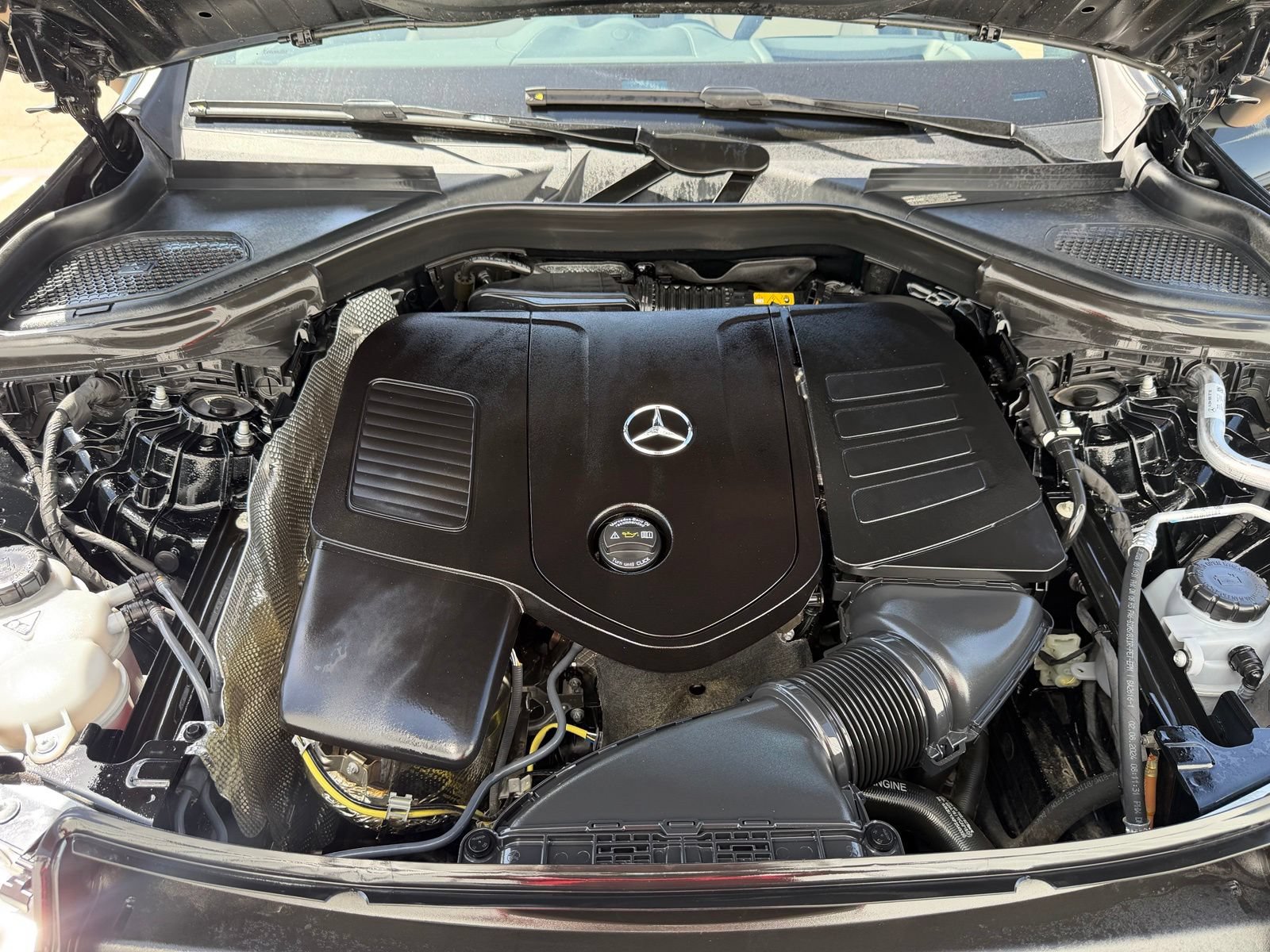 Used 2025 Mercedes-Benz GLC 300 4MATIC image 39