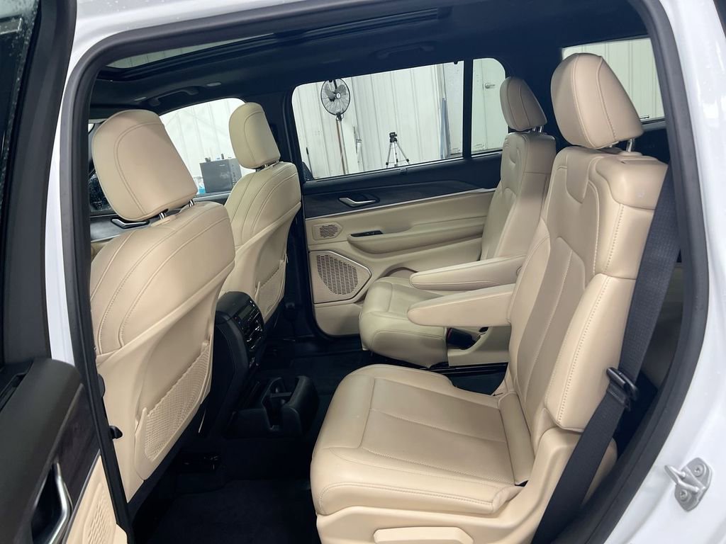 New 2025 Jeep Grand Cherokee L Limited w/ Luxury Tech Group II image 24