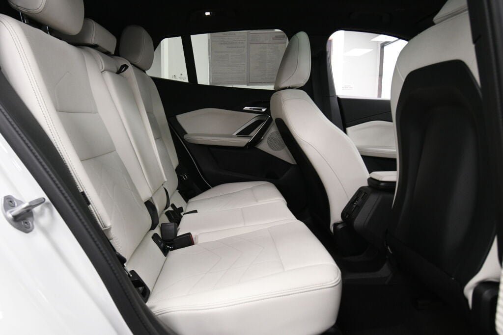 Used 2026 BMW X2 xDrive28i AWD/4WD image 26