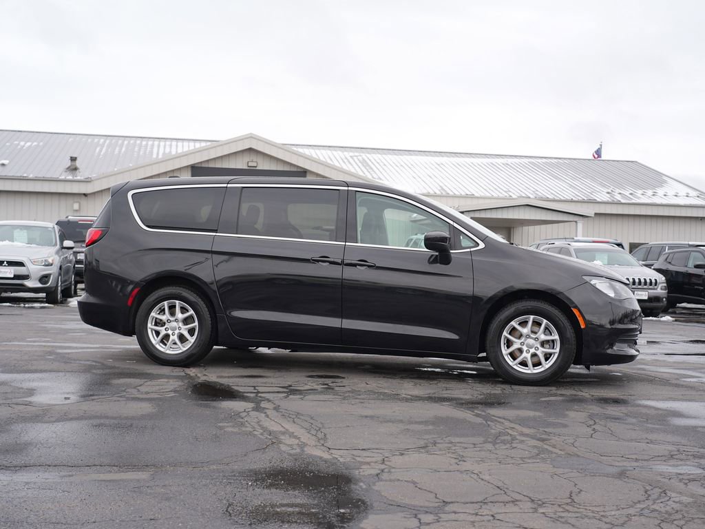 Used 2020 Chrysler Voyager LX FWD image 2