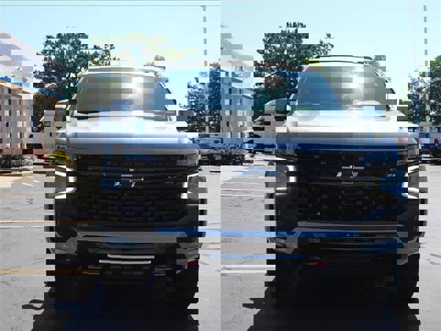 Used 2023 Chevrolet Suburban Z71 image 2