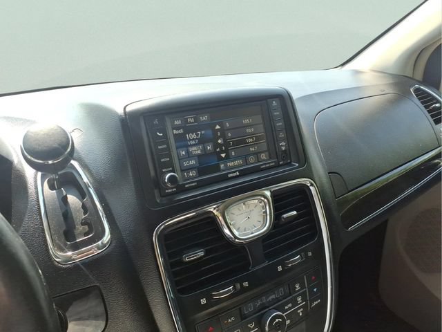Used 2013 Chrysler Town & Country Touring-L w/ Driver Convenience Group FWD image 25
