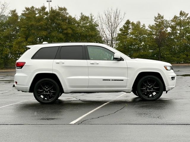 Used 2019 Jeep Grand Cherokee Altitude image 9