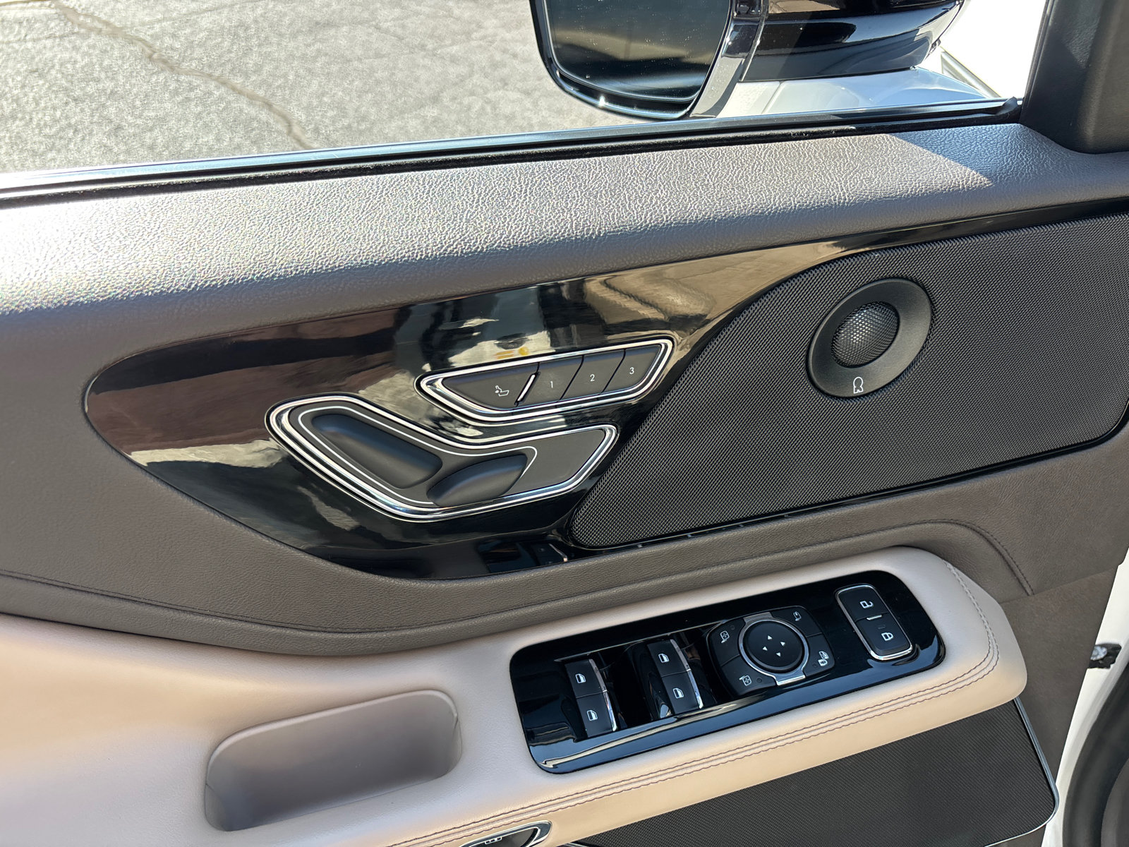 Certified 2022 Lincoln Aviator Reserve w/ Elements Package Plus AWD/4WD image 12