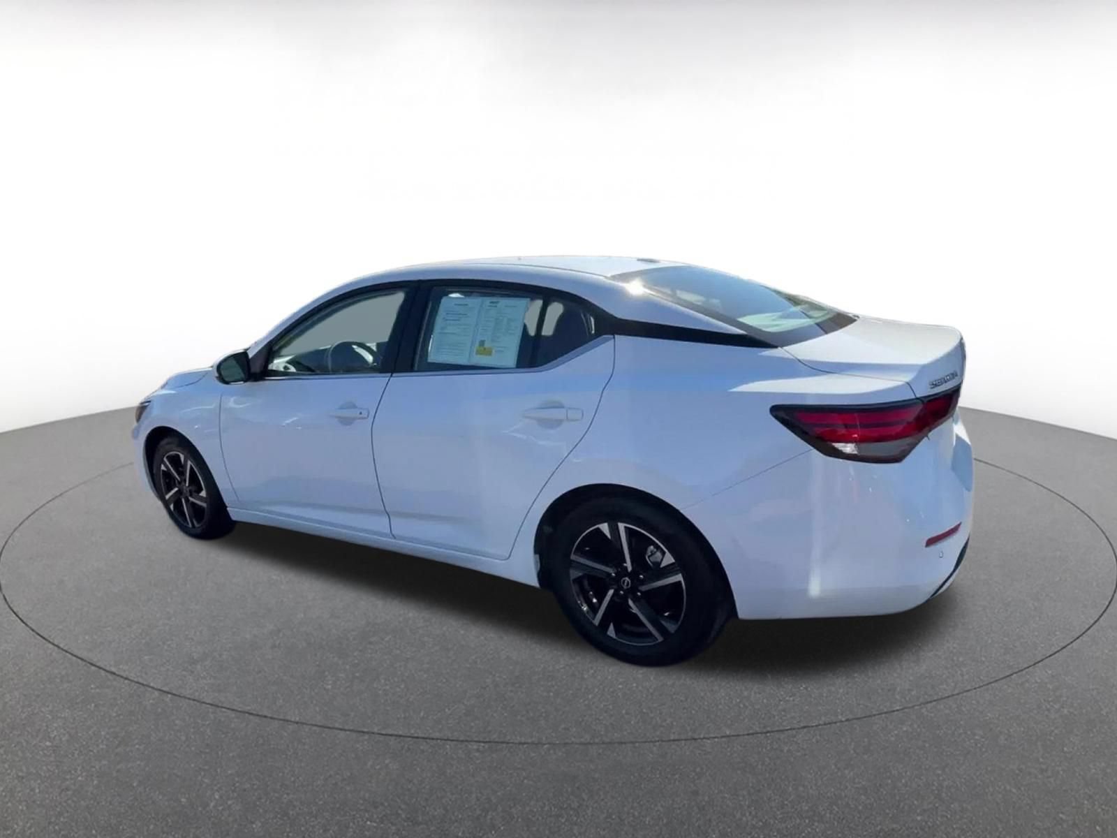 Used 2025 Nissan Sentra SV FWD image 10