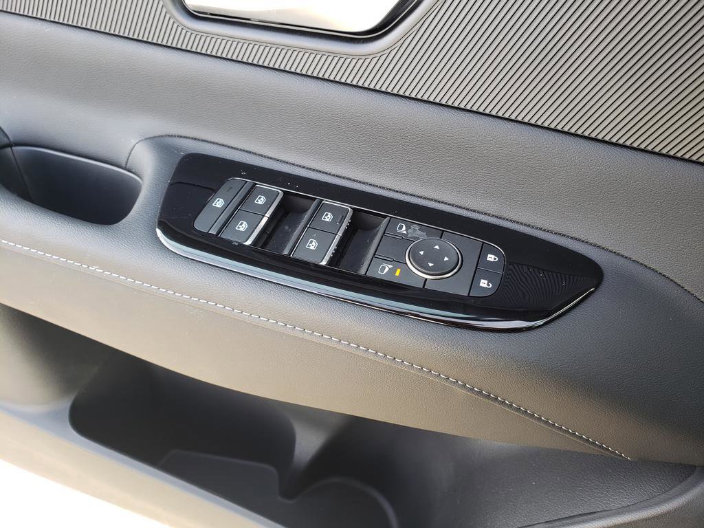 Certified 2025 Nissan Murano SV image 29