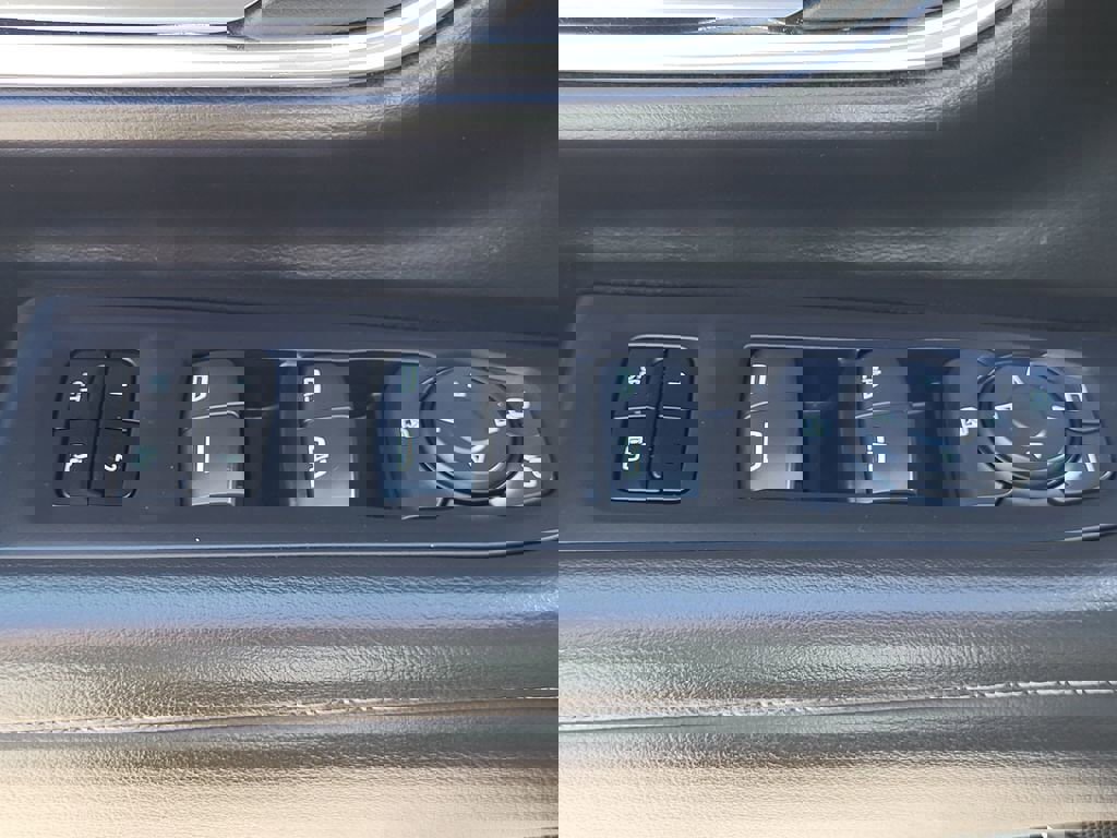 Certified 2024 Chevrolet Suburban LT image 8