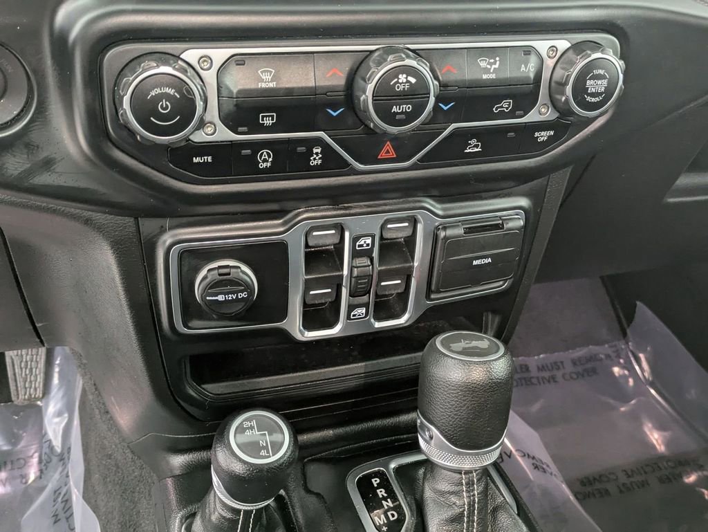 Used 2023 Jeep Wrangler Sahara image 20