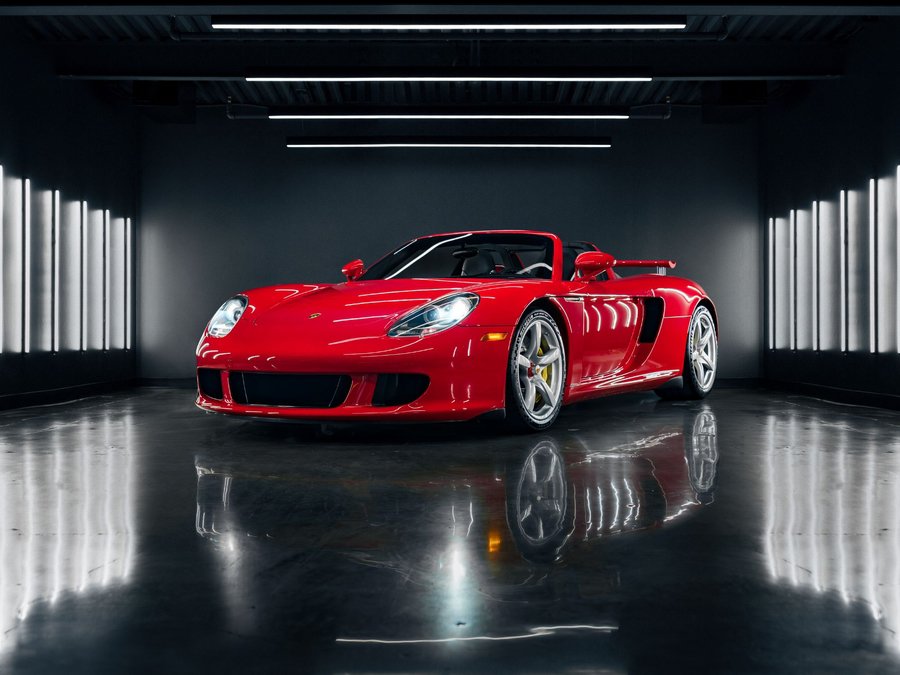 Used 2005 Porsche Carrera GT RWD image 3
