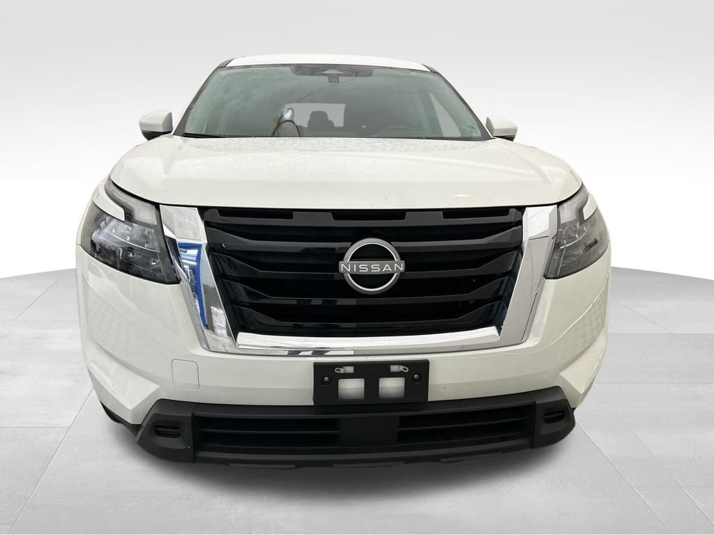 Used 2025 Nissan Pathfinder SV image 9