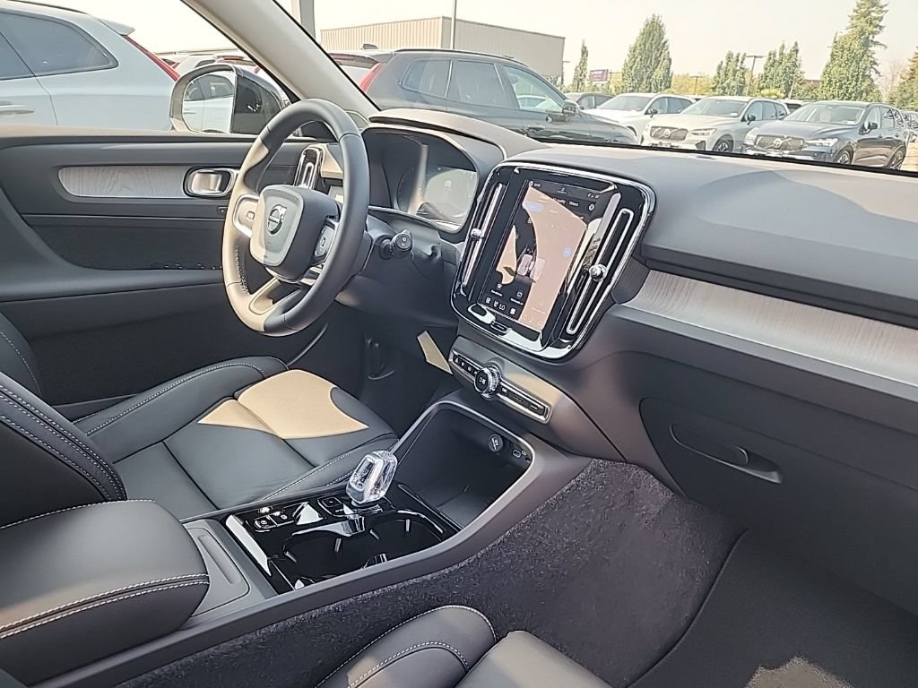 New 2026 Volvo XC40 B5 Plus w/ Protection Package Premier AWD/4WD image 20