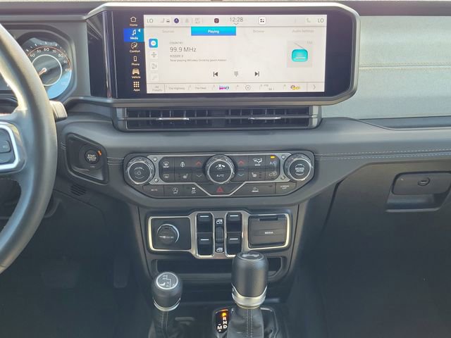 Used 2024 Jeep Wrangler Sahara image 15