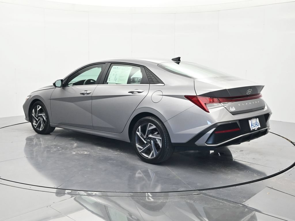 Used 2025 Hyundai Elantra SEL FWD image 7