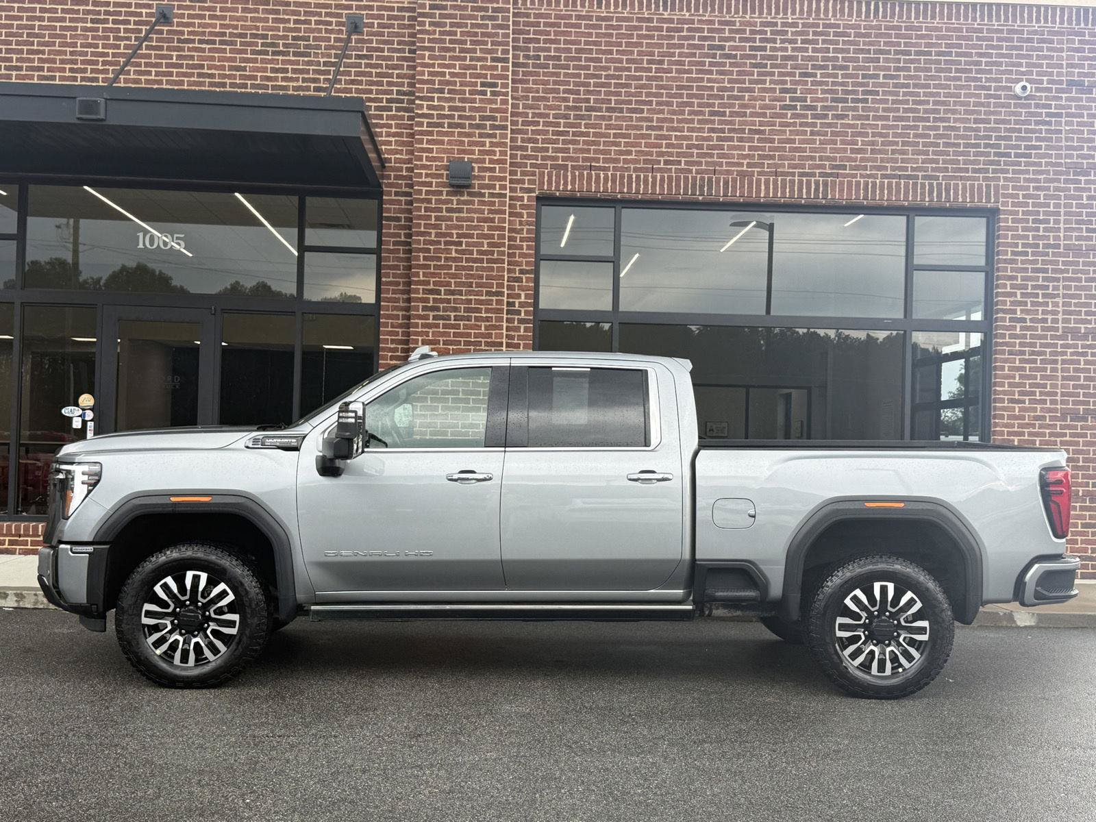 Used 2024 GMC Sierra 2500 Denali Ultimate w/ Snow Plow Prep/Camper Package AWD/4WD image 3