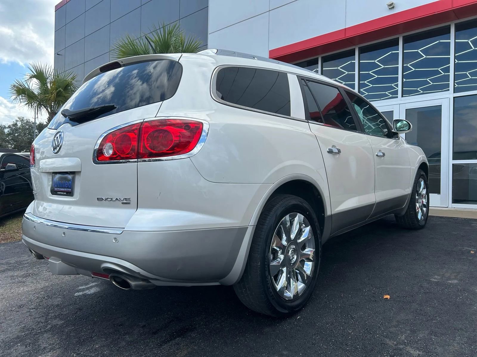Used 2012 Buick Enclave Premium w/ Trailering Provision Package image 4
