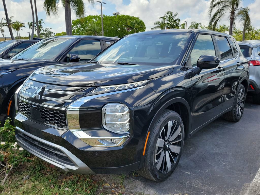 New 2025 Mitsubishi Outlander SE image 2