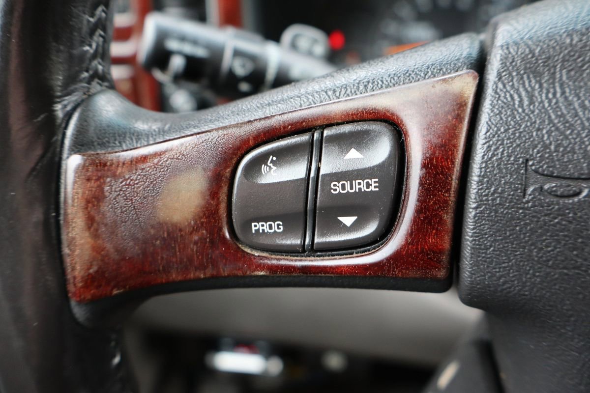 Used 2003 Chevrolet Suburban 2500 LT w/ LT Preferred Equipment Group image 33