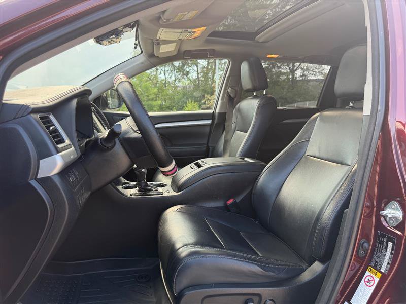 Used 2017 Toyota Highlander XLE w/ Protection Package #3 AWD/4WD image 12