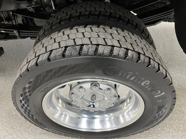 Used 2025 Ford F450 Platinum w/ FX4 Off-Road Package AWD/4WD image 16