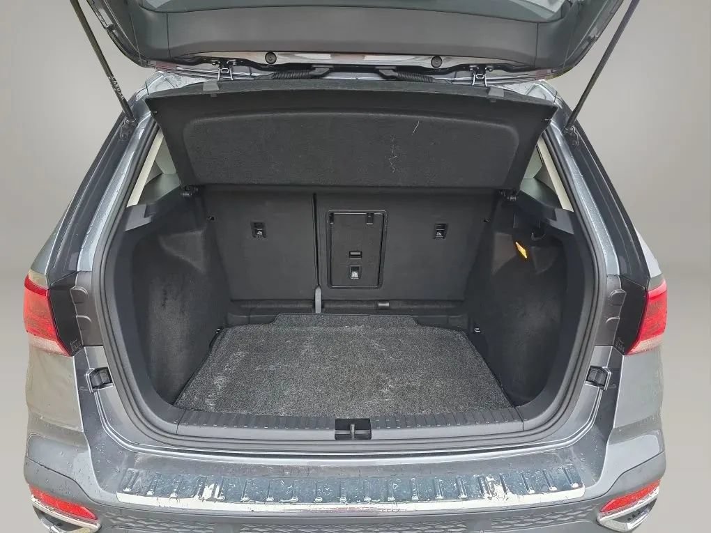 Used 2023 Volkswagen Taos SE w/ Panoramic Sunroof Package FWD image 49