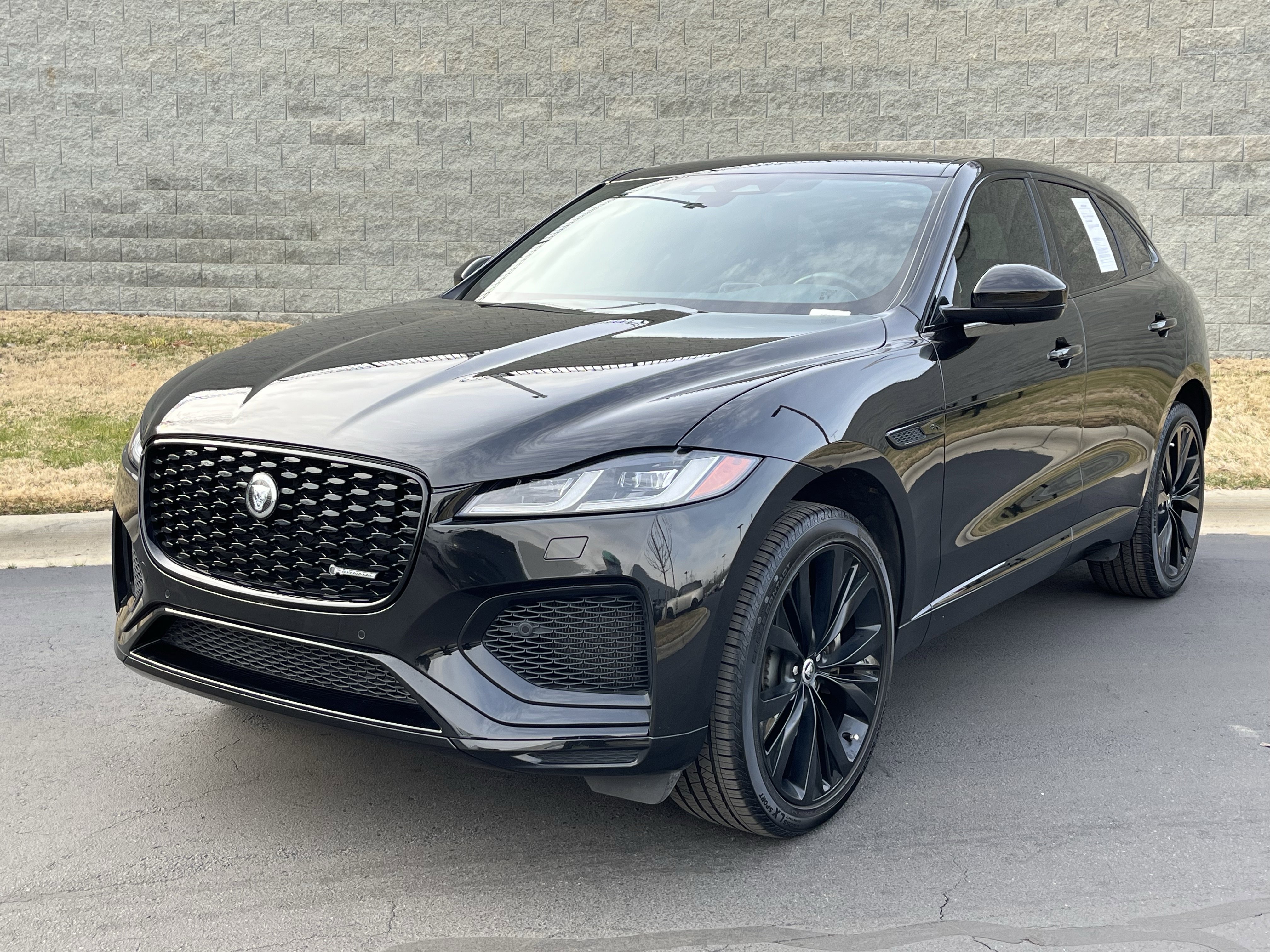 Certified 2024 Jaguar F-PACE R-Dynamic S image 1