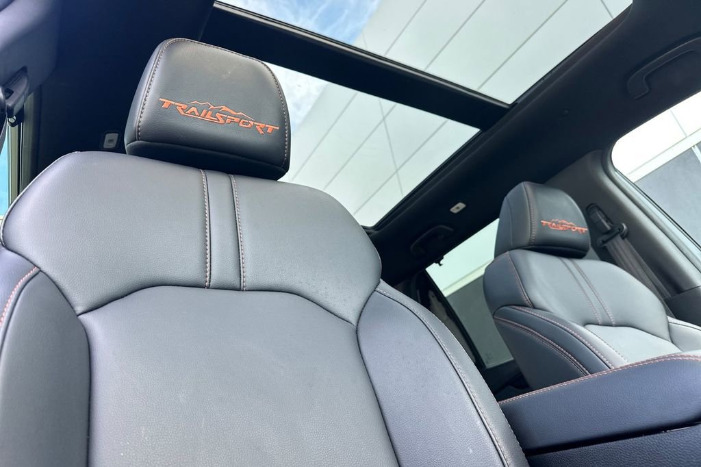 Used 2025 Honda Pilot TrailSport image 16