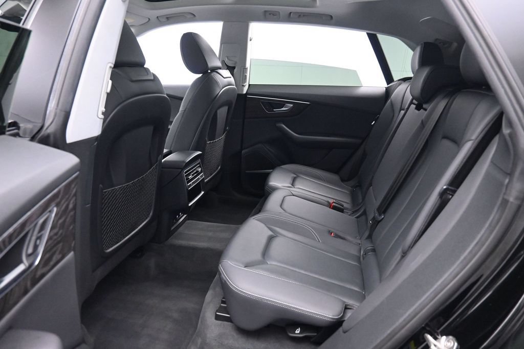 Used 2020 Audi Q8 Premium Plus w/ Premium Plus Package AWD/4WD image 14