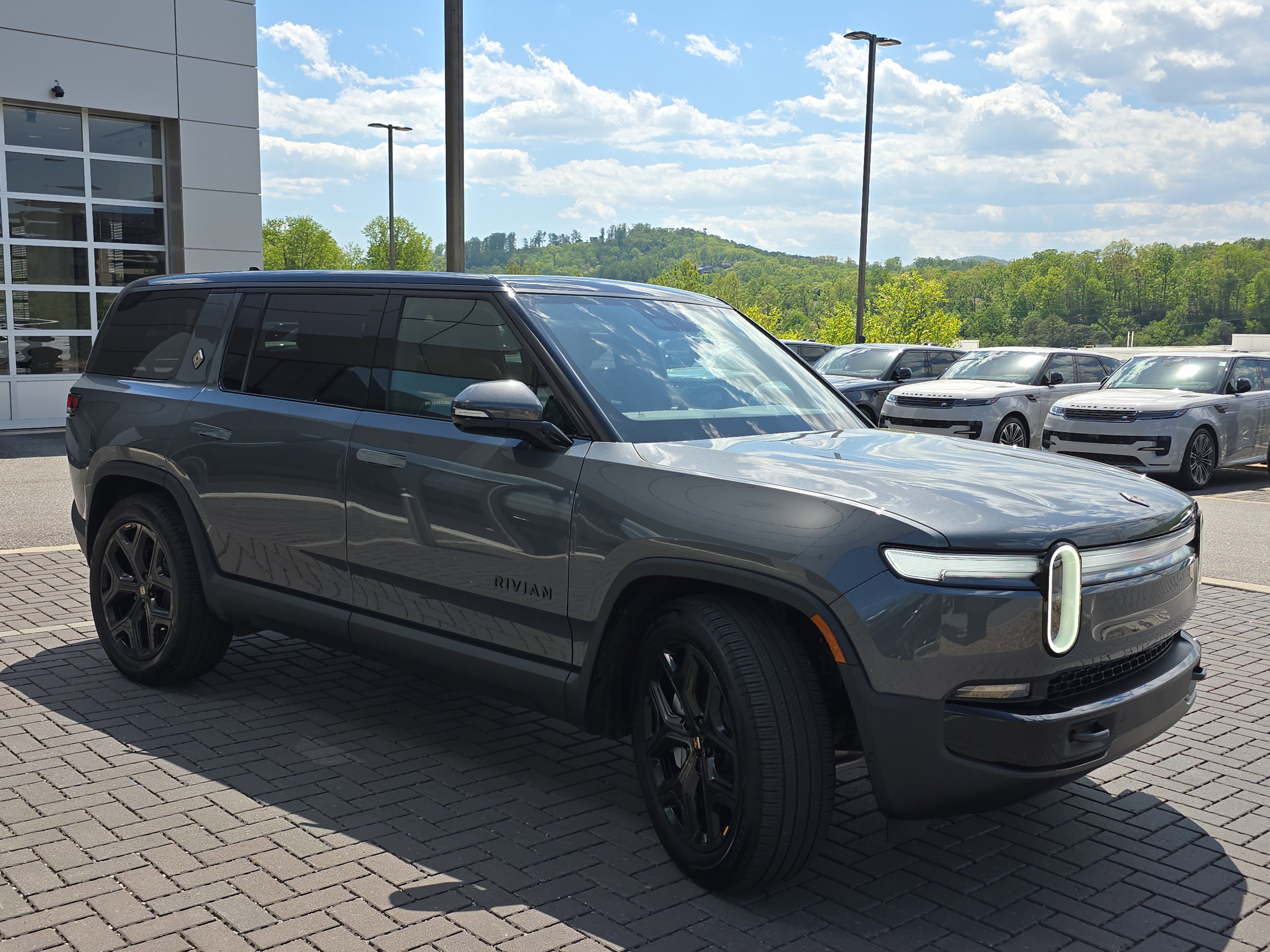 Used 2026 Rivian R1S Adventure image 3