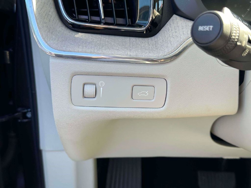 Used 2020 Volvo XC60 T5 Inscription AWD/4WD image 21