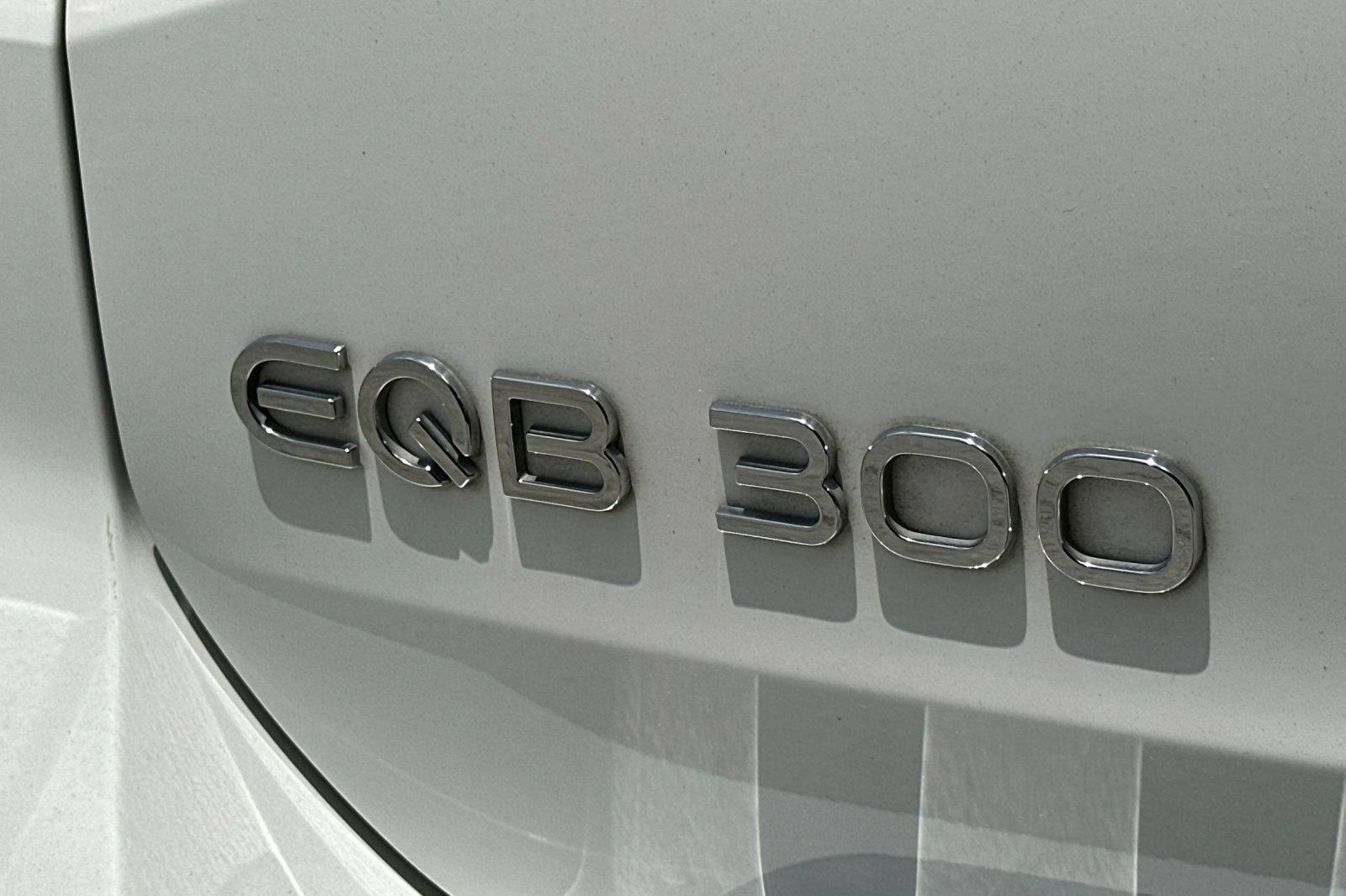 Used 2023 Mercedes-Benz EQB 300 4MATIC w/ Exclusive Package image 39