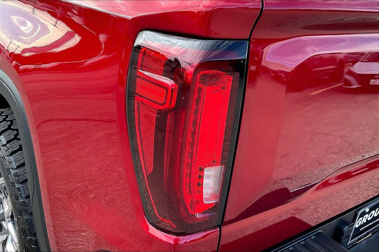 Used 2023 GMC Sierra 1500 SLT AWD/4WD image 28