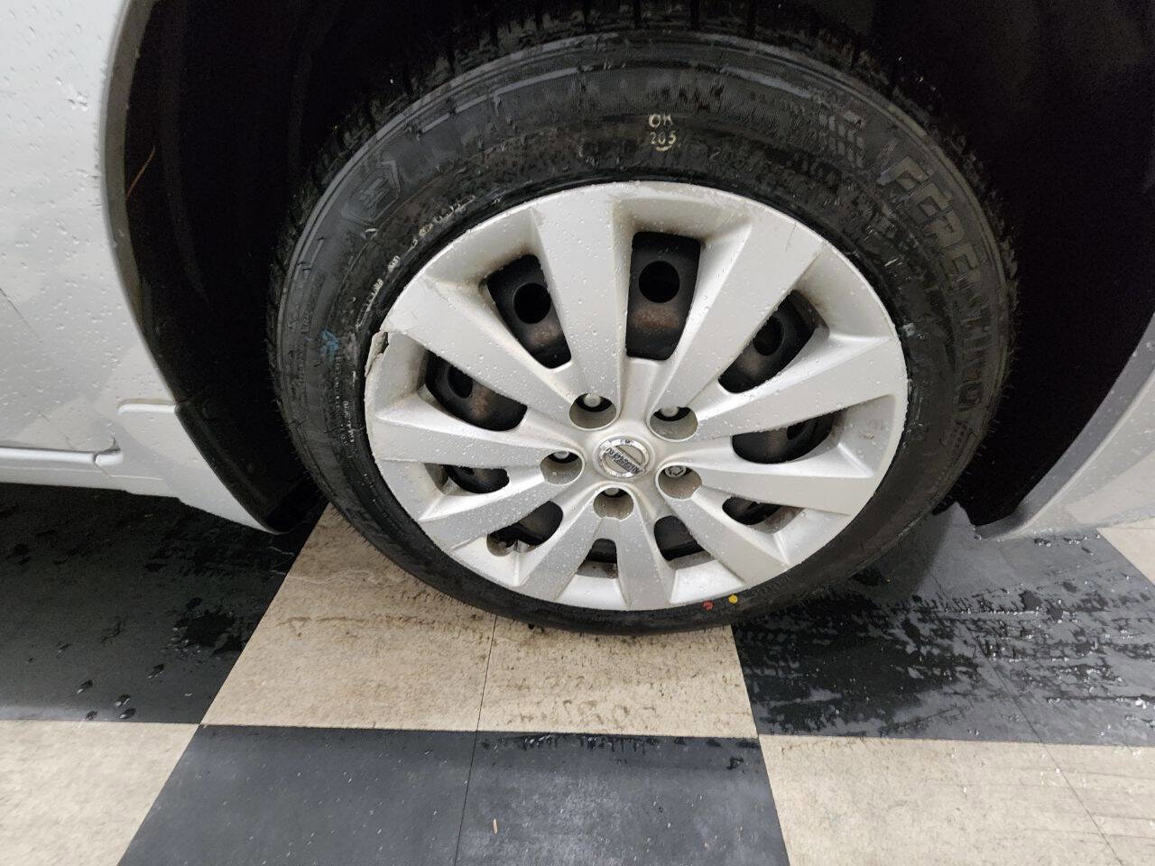 Used 2018 Nissan Sentra S image 39