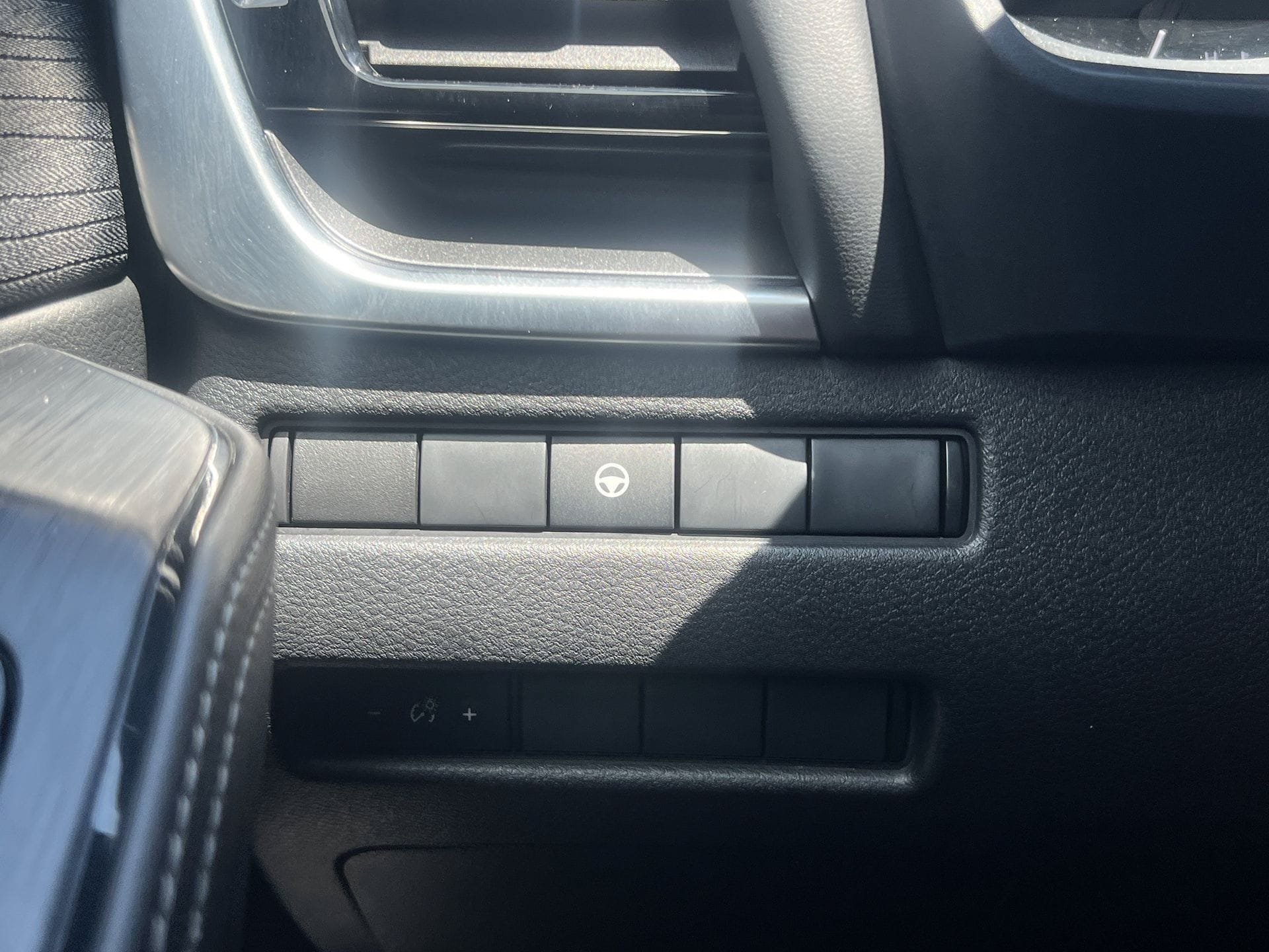 Used 2021 Nissan Rogue SV AWD/4WD image 12