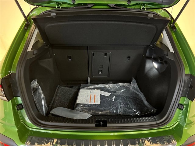 New 2026 Volkswagen Taos SE image 5