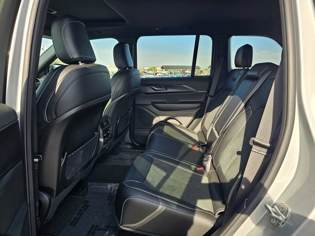 New 2025 Jeep Grand Cherokee Altitude AWD/4WD image 13