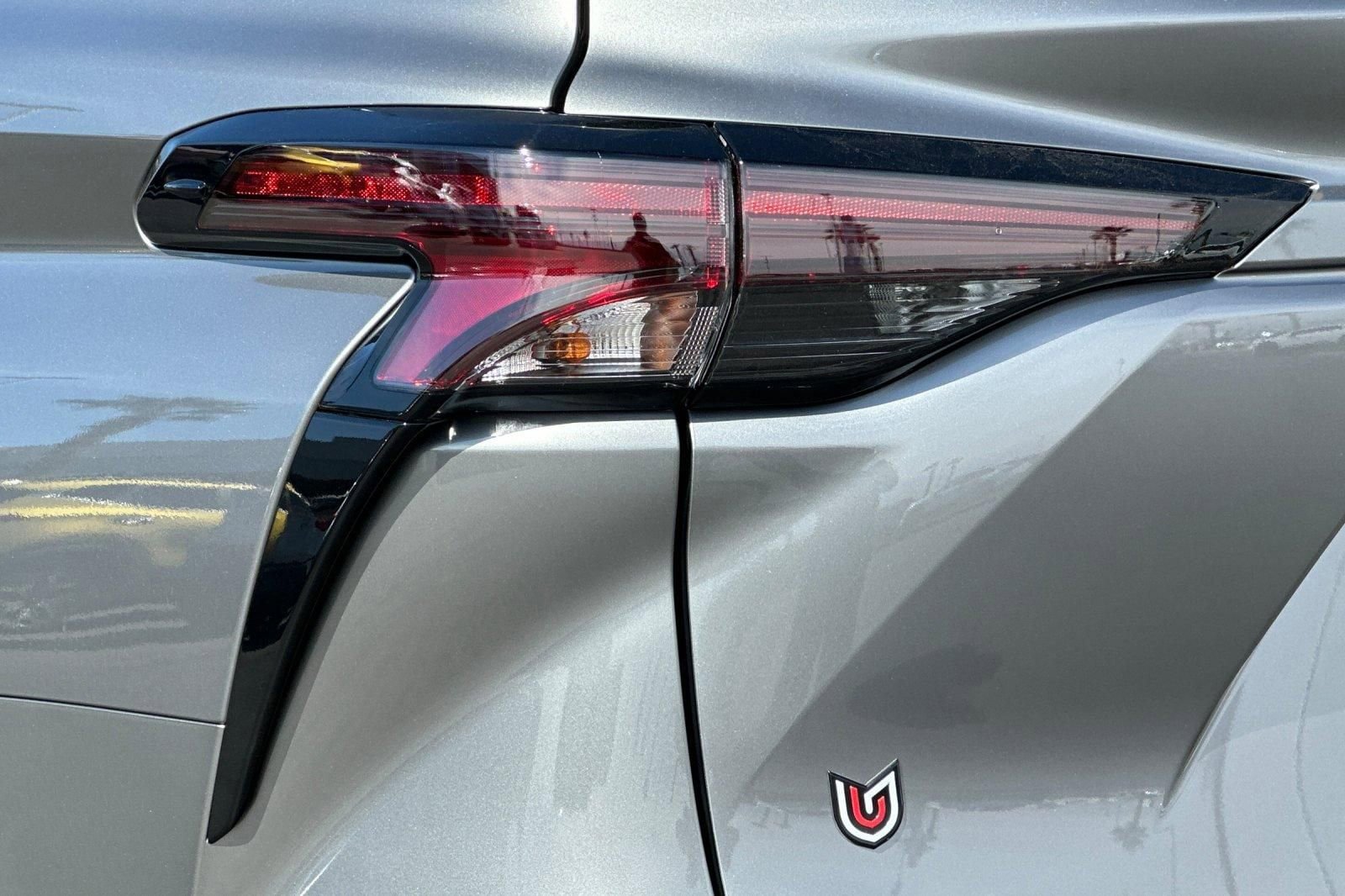 New 2026 Toyota Sienna LE FWD image 33