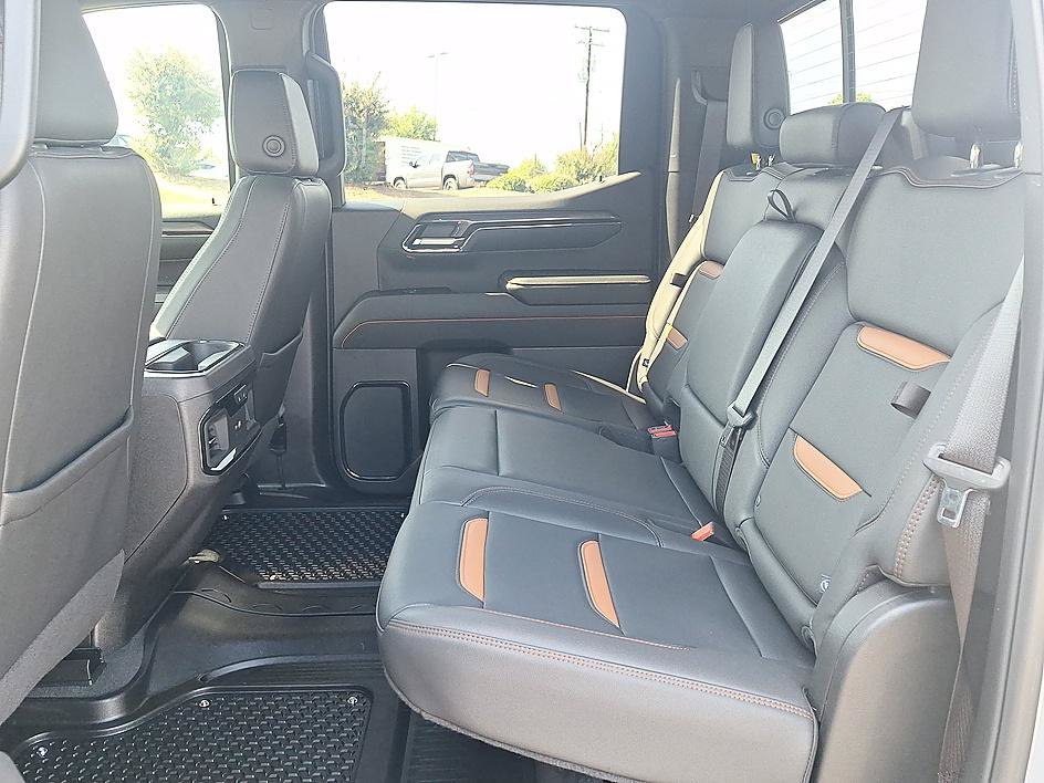 Used 2024 GMC Sierra 1500 AT4 w/ Technology Package AWD/4WD image 12