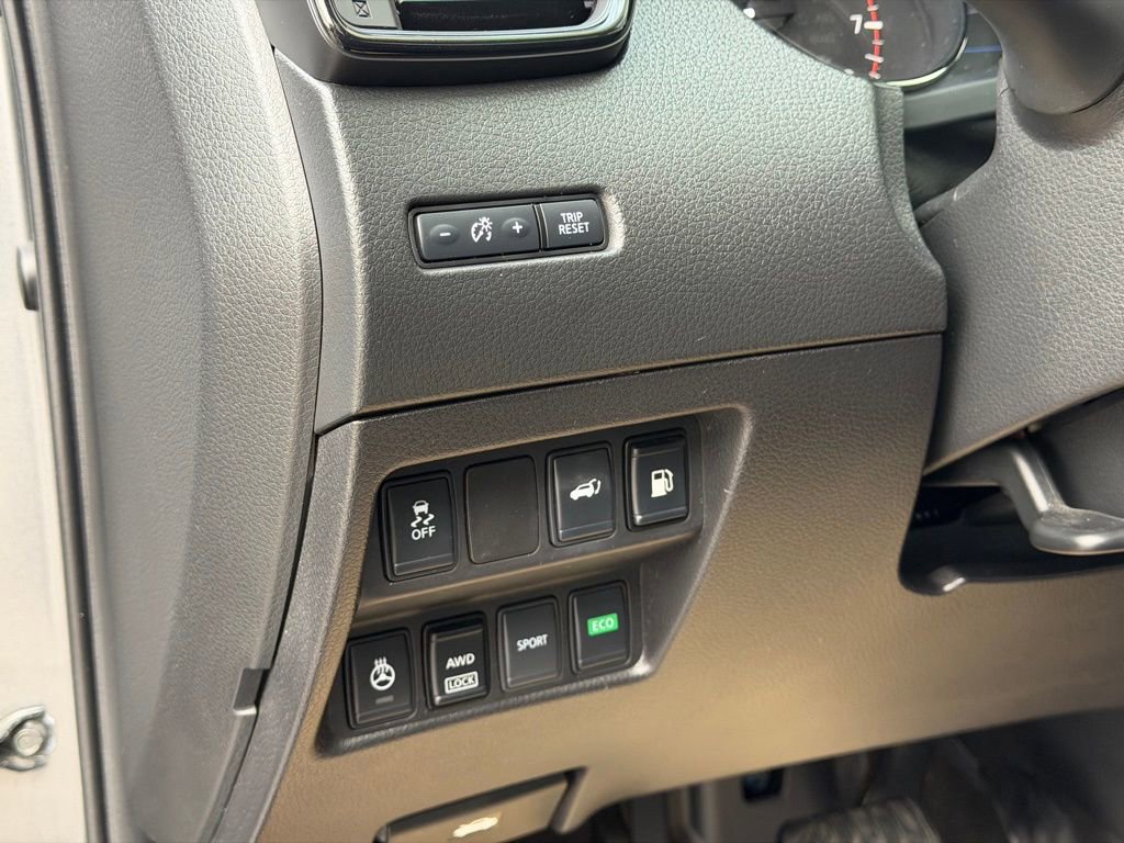 Used 2018 Nissan Rogue SV w/ Sun & Sound Touring Package image 22